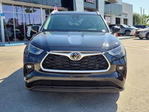 Midnight Black Metallic 2023 Toyota Highlander LE