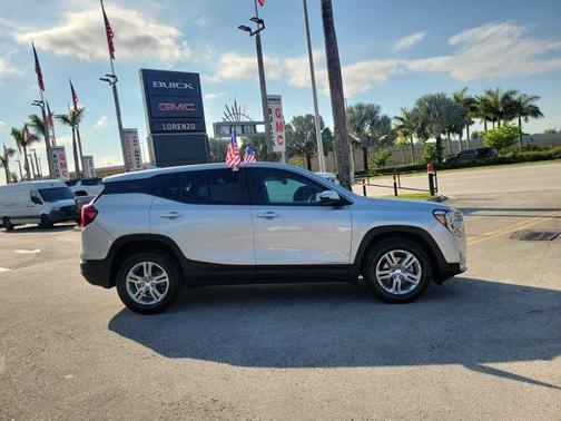 Quicksilver Metallic 2022 GMC Terrain SLE