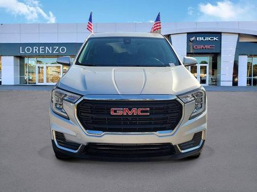 Quicksilver Metallic 2022 GMC Terrain SLE