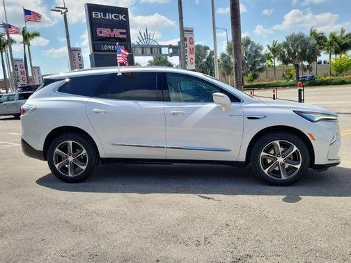 2022 Buick Enclave Essence