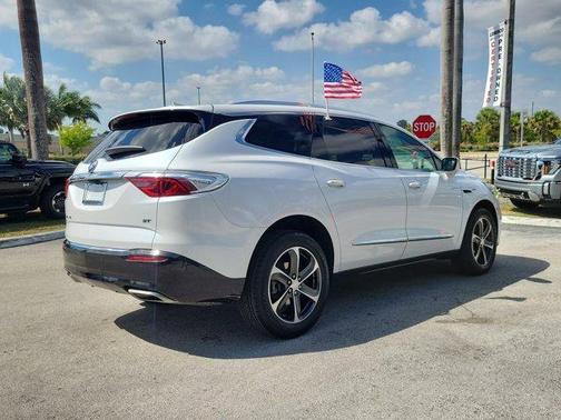 2022 Buick Enclave Essence
