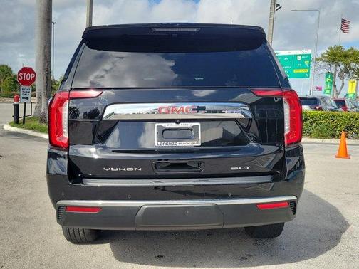 2022 GMC Yukon SLT