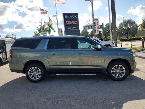 2023 Chevrolet Suburban Premier