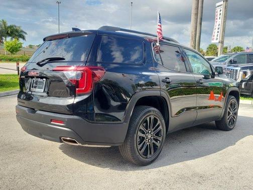 2022 GMC Acadia SLE