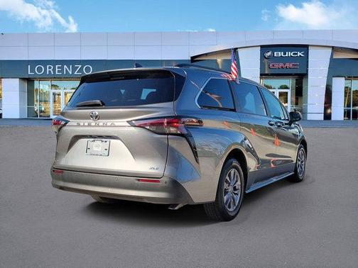Metal 2026 Toyota Sienna XLE