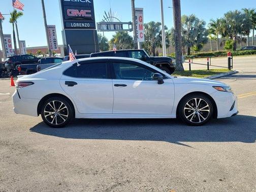 2018 Toyota Camry SE
