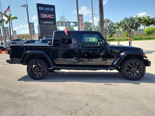 2022 Jeep Gladiator Overland