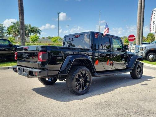 2022 Jeep Gladiator Overland