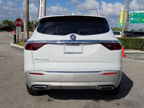 2022 Buick Enclave Essence