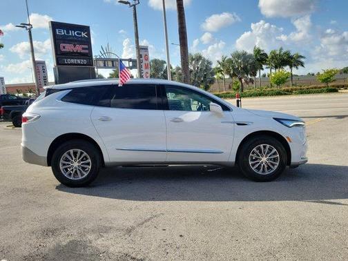 2022 Buick Enclave Essence