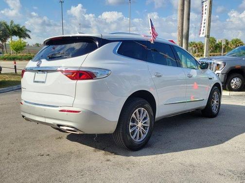 2022 Buick Enclave Essence