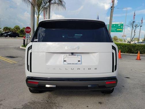Glacial White Pearl 2027 Kia Telluride SX