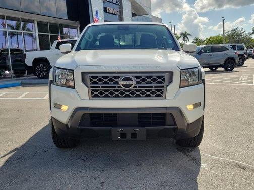 2022 Nissan Frontier SV