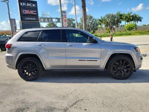 2017 Jeep Grand Cherokee Altitude