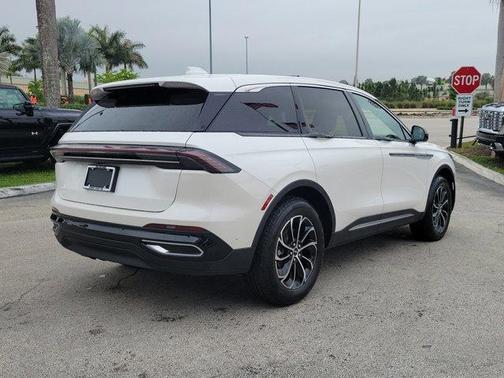 White Platinum Tri-Coat Metallic 2024 Lincoln Nautilus Premiere