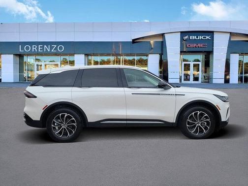 White Platinum Tri-Coat Metallic 2024 Lincoln Nautilus Premiere