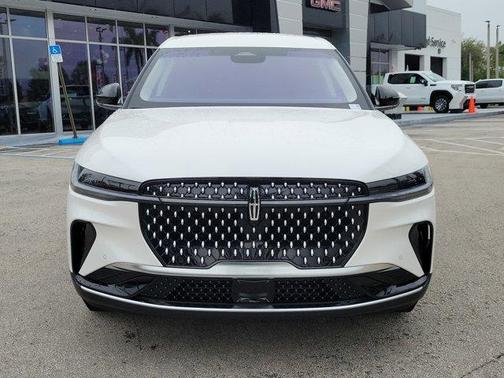 White Platinum Tri-Coat Metallic 2024 Lincoln Nautilus Premiere