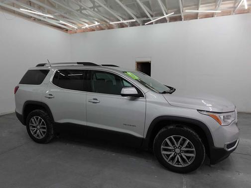 2017 GMC Acadia SLE-2