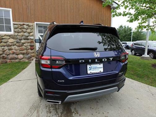 2025 Honda Pilot Touring 8-Passenger