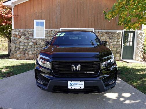 2023 Honda Ridgeline Black