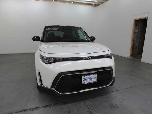Clear White/Black Roof 2024 Kia Soul S
