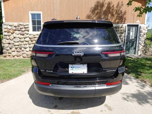 Diamond Black Crystal Pearlcoat 2022 Jeep Grand Cherokee L Limited