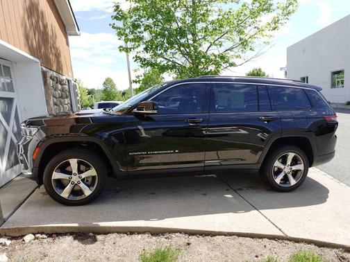 Diamond Black Crystal Pearlcoat 2022 Jeep Grand Cherokee L Limited