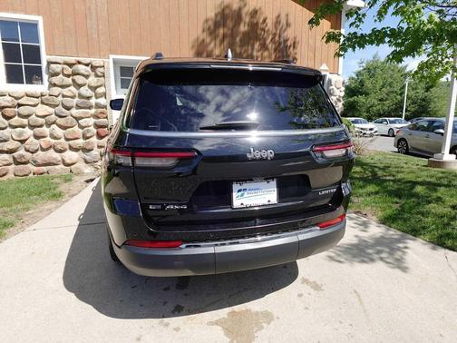 Diamond Black Crystal Pearlcoat 2022 Jeep Grand Cherokee L Limited