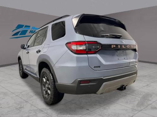 Sonic Gray Pearl 2026 Honda Pilot TrailSport