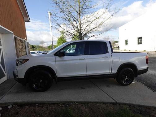 Platinum White Pearl 2023 Honda Ridgeline Black