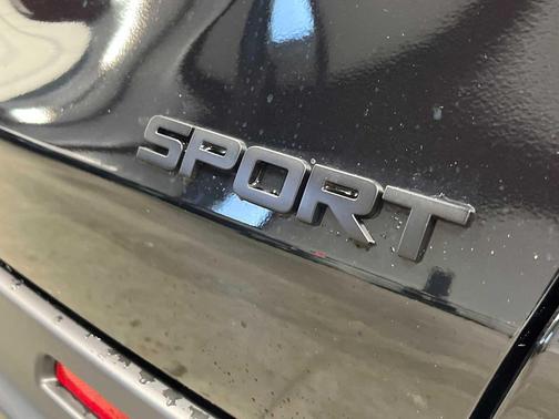 Crystal Black Pearl 2027 Honda HR-V Sport