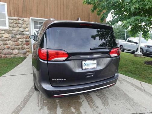 2018 Chrysler Pacifica Touring-L