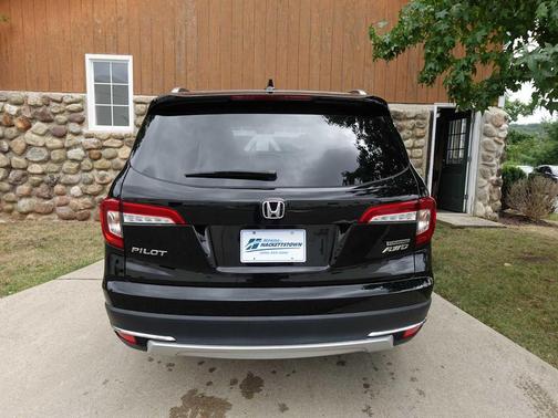 2022 Honda Pilot Touring 8-Passenger