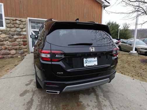 2025 Honda Pilot Touring 8-Passenger