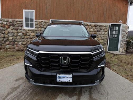 2025 Honda Pilot Touring 8-Passenger