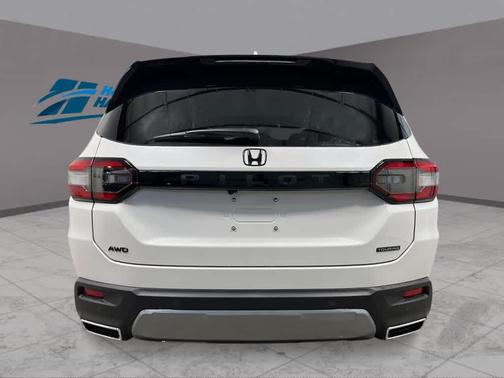 Platinum White Pearl 2026 Honda Pilot Touring 8-Passenger