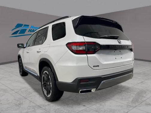 Platinum White Pearl 2026 Honda Pilot Touring 8-Passenger