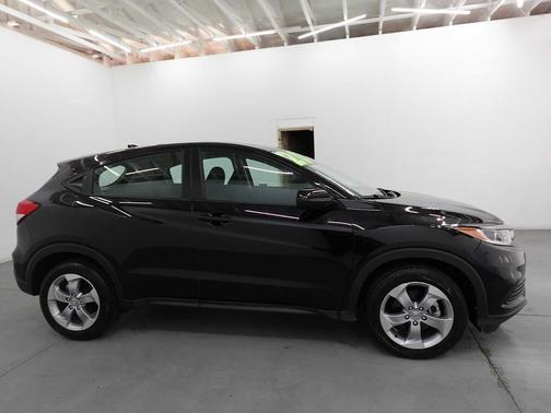 Crystal Black Pearl 2020 Honda HR-V LX