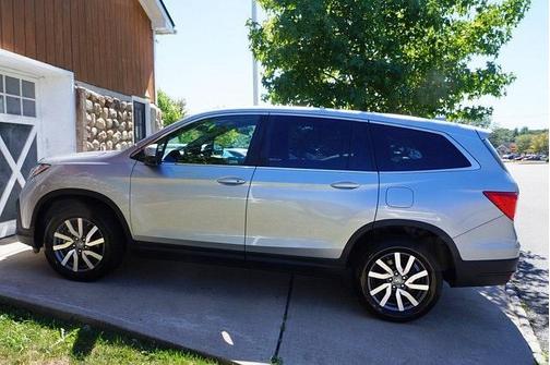 Lunar Silver Metallic 2020 Honda Pilot AWD EX