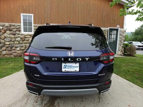 2025 Honda Pilot Touring 8-Passenger