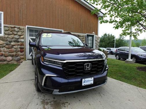 2025 Honda Pilot Touring 8-Passenger