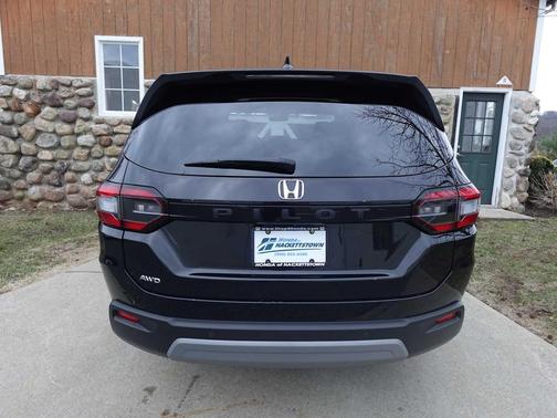 Crystal Black Pearl 2023 Honda Pilot AWD EX-L 7 Passenger
