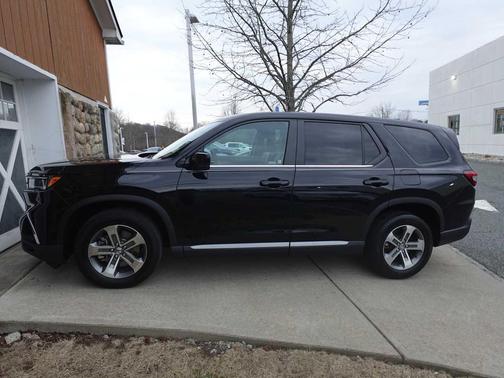 Crystal Black Pearl 2023 Honda Pilot AWD EX-L 7 Passenger