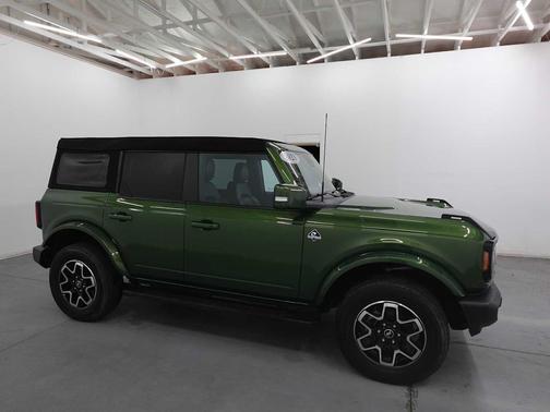 Eruption Green Metallic 2023 Ford Bronco Outer Banks
