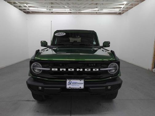 Eruption Green Metallic 2023 Ford Bronco Outer Banks