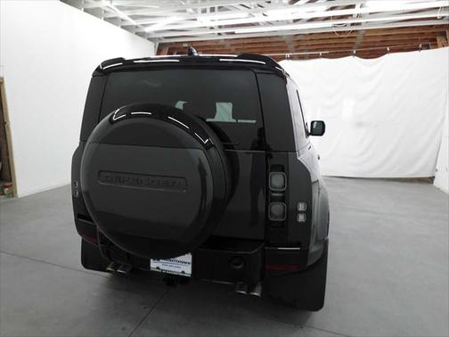 2024 Land Rover Defender V8