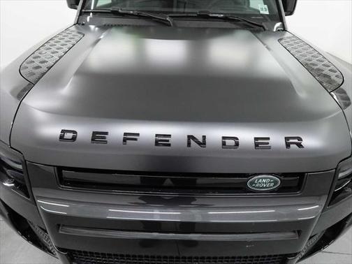 2024 Land Rover Defender V8