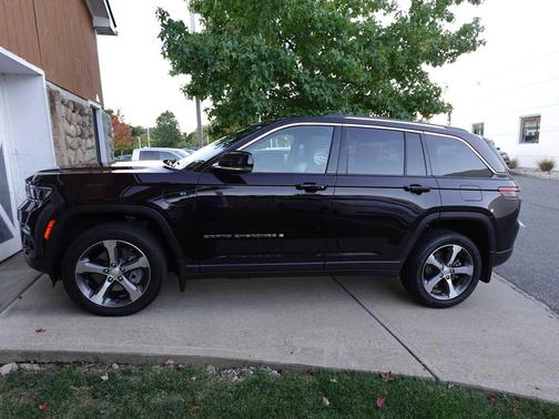 2022 Jeep Grand Cherokee 4xe Base