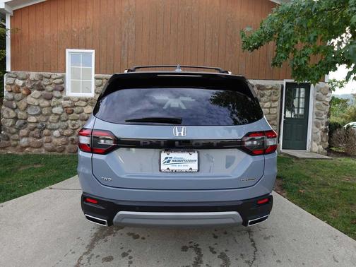 2023 Honda Pilot Touring 8-Passenger