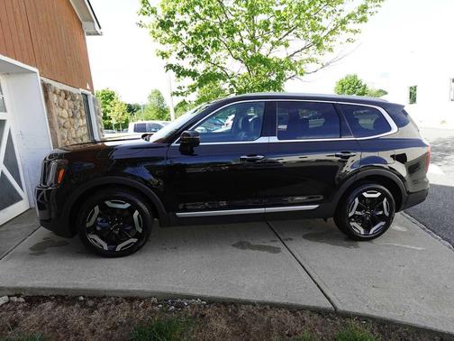 Ebony Black 2024 Kia Telluride S
